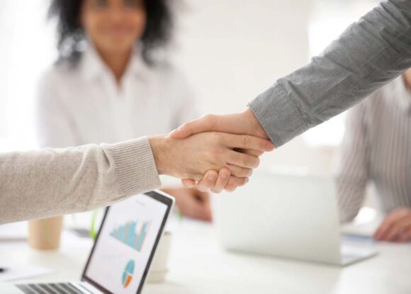 Gestão de Crédito e cobrança no varejo: por que terceirizar esses serviços?