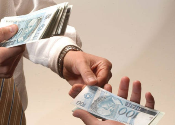 Quando a loja deve devolver o dinheiro do cliente?