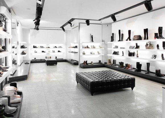 Como expor calçados na loja?